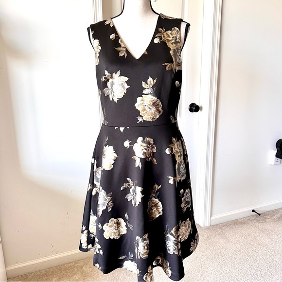 White House Black Market Dresses & Skirts - NWT WHITE HOUSE BLACK MARKET Luna Floral Scuba Fit & Flare Dress—SZ. 10